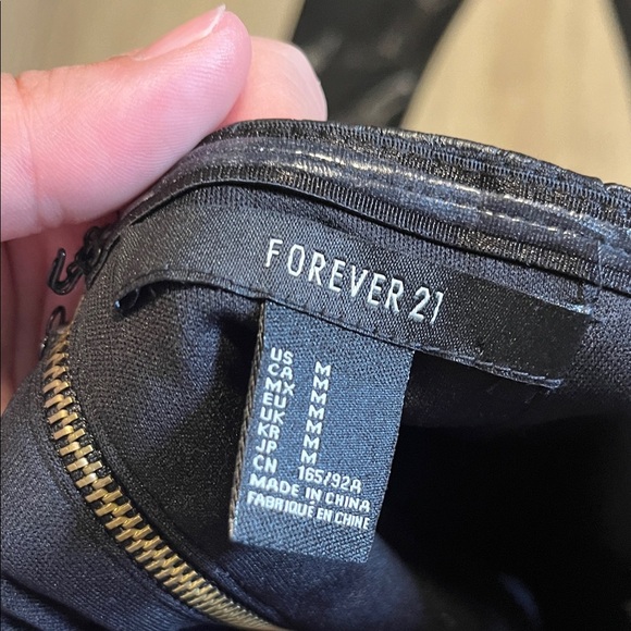 Elegant Black Strapless Dress - Picture 2 of 2